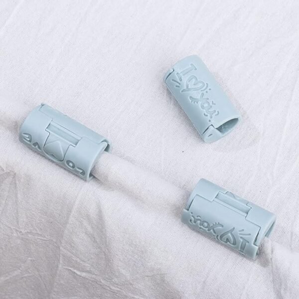 Mattress Bedsheet Fixing Clips | Bed Sheet holder | Anti-Skid Buckle Bed Cover Grippers (Random color)